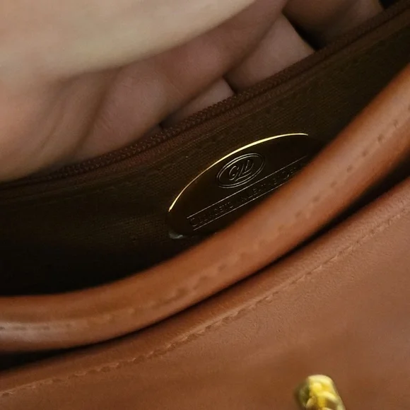 Georgetown Leather Design Bag - Picture 10 of 15